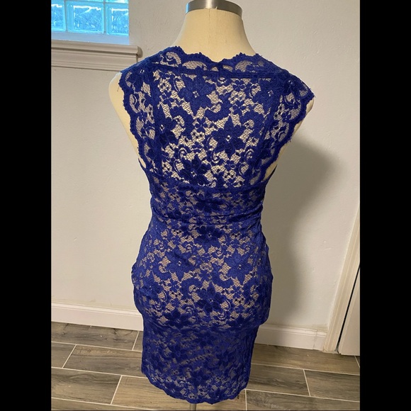 Beautiful blue lace dress - Picture 3 of 3